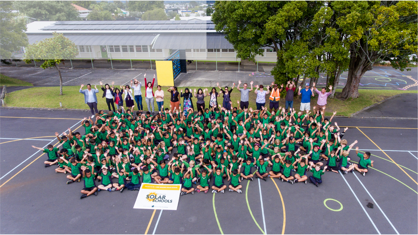 Henderson Primary School Group Photo for New Zealand Solar Schools